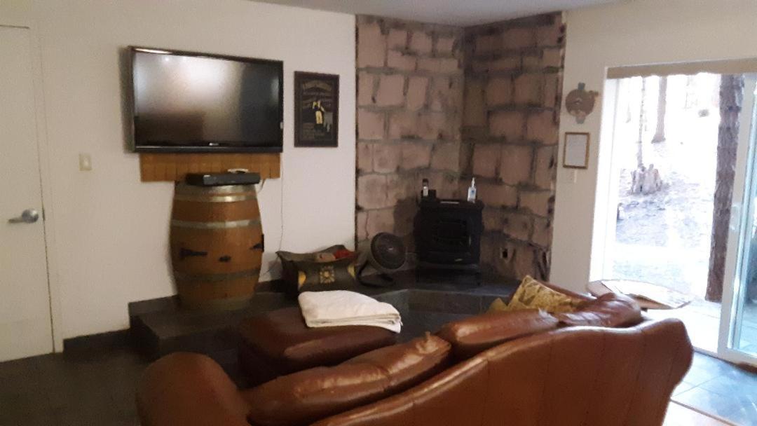 Winterfell Inn - No Xtra Fees, Dogs Ok, King & Queen Suites Арнольд Екстер'єр фото